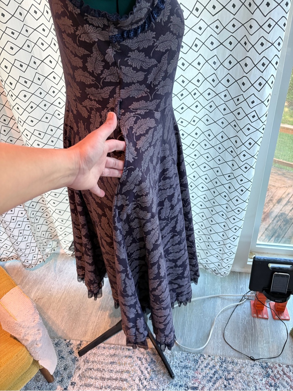 Gorgeous deep purple Effie’s Heart dress 1xl Ready style with leaf pattern - Picture 3 of 5